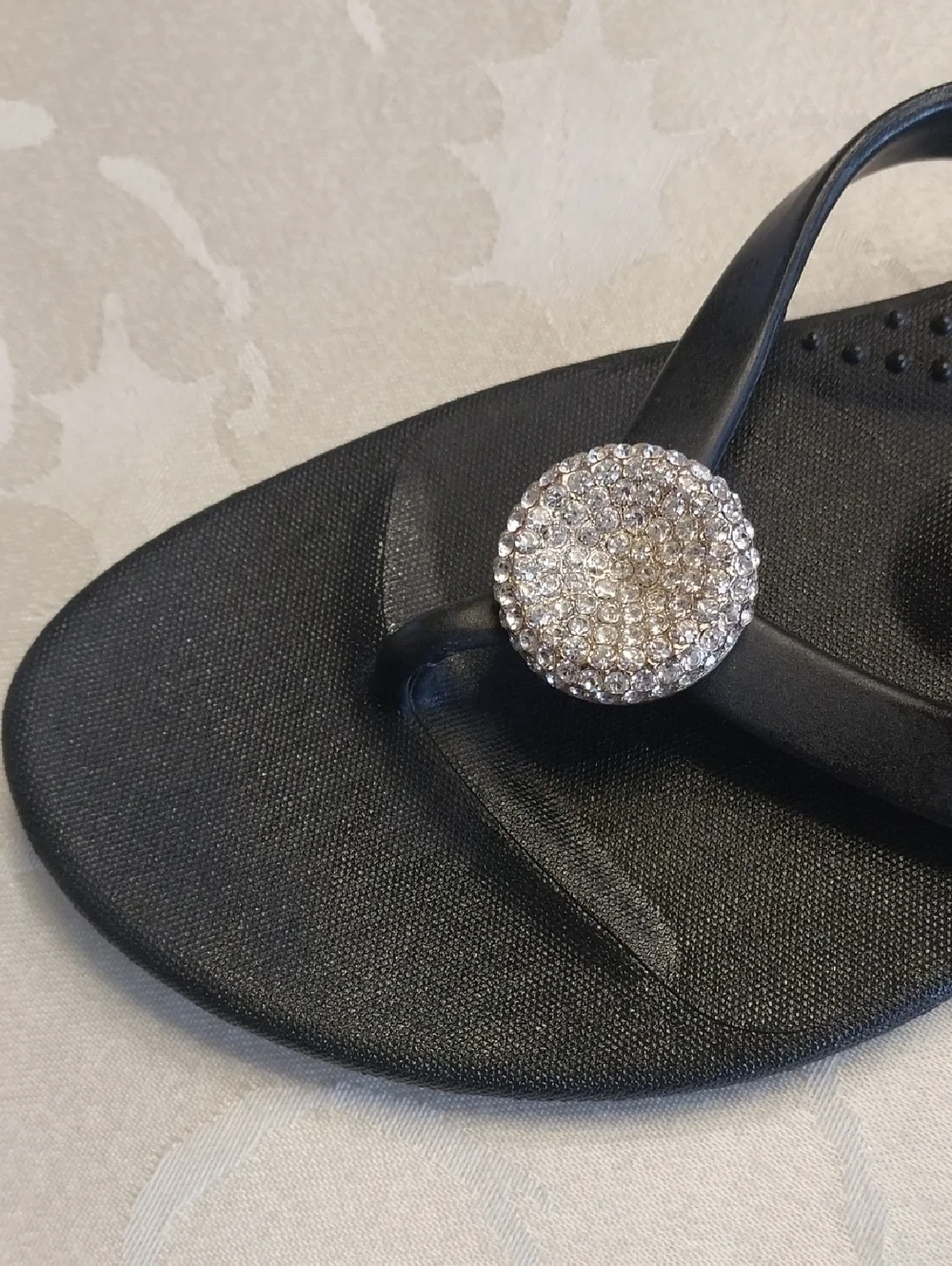 Oka-B NWOT Women's Rhinestone Jewel Flip Flop Sandals Size 10 Black Arch Support